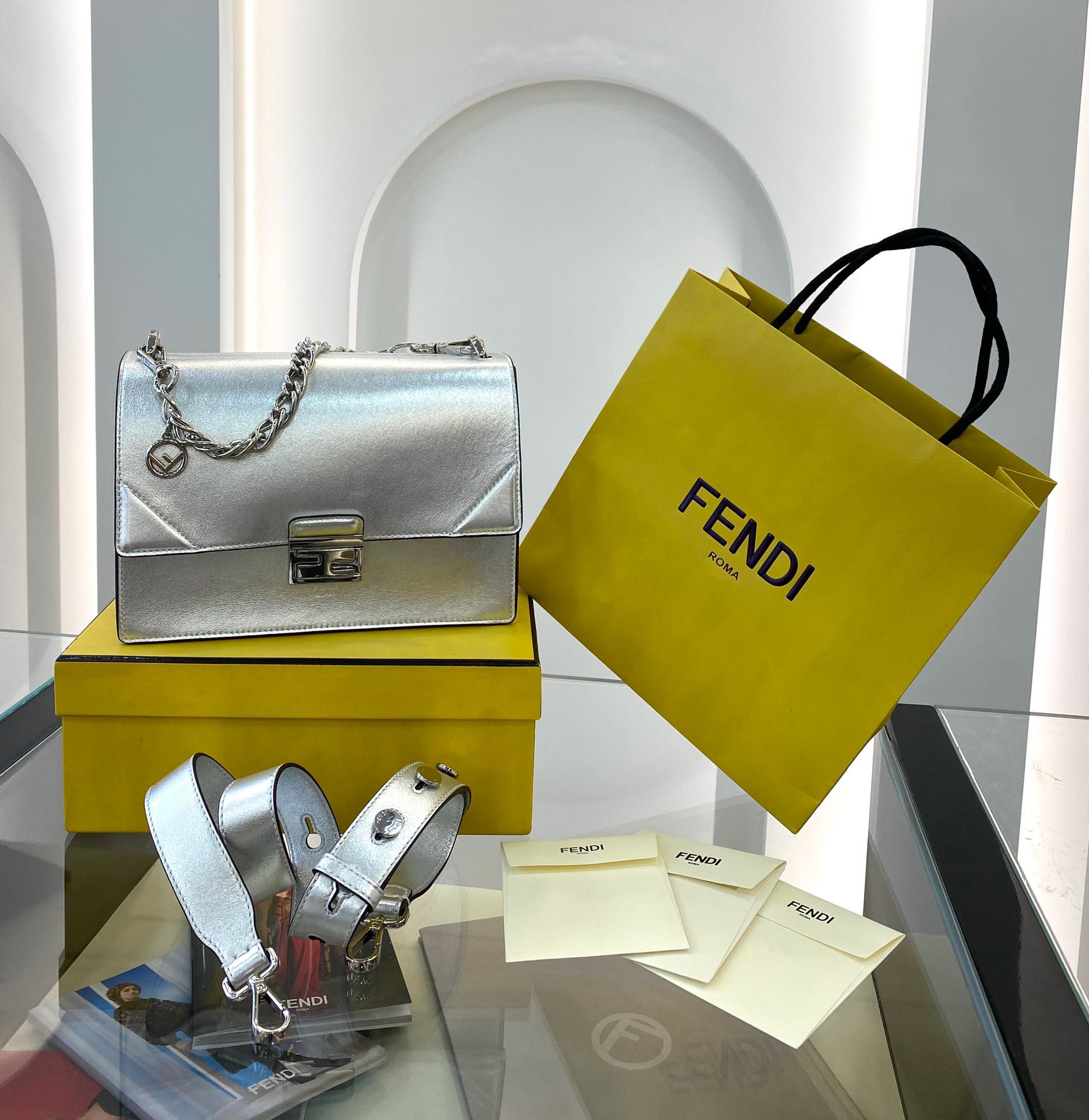 Fendi 2020 여성용 펜디 칸 유 백