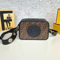 ★판매완료★) Fendi 펜디 카메라백 22x15x9cm 해외제작상품 국내배송 단1점