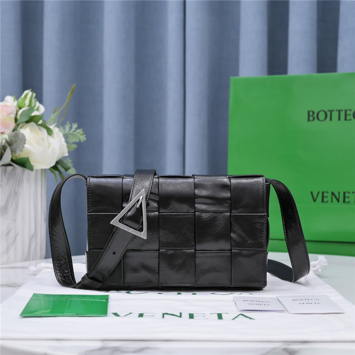 BOTTEGA VENETA 보테가 베네타 남성용 카세트백 B668