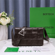 BOTTEGA VENETA   보테가 베네타 남성용 카세트백 B6687