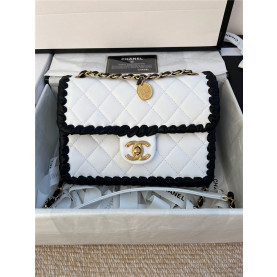 CHANEL 샤넬 플랩백 22CM AS6705