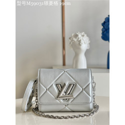 LOUIS VUITTON 루이비통 퀼팅 스터드 트위스트 PM M59029