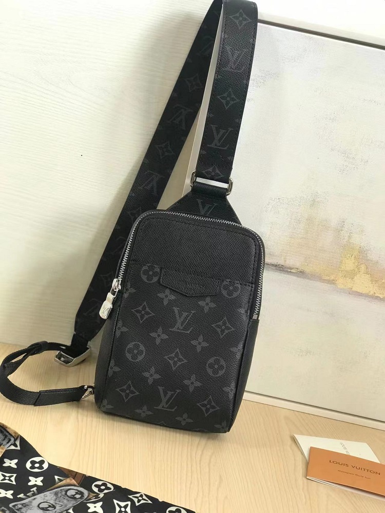 ★(판매완료)★ Louis Vuitton 루이비통 아웃도어 슬링백 국내배송건