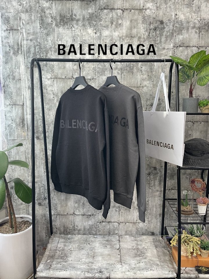 BALENCIAGA 발렌시아가 글리터로고 맨투맨