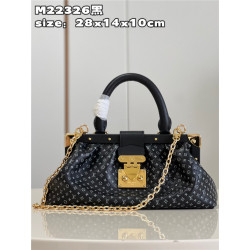 LOUIS VUITTON  루이비통 모노그램 클러치 느와 M22326