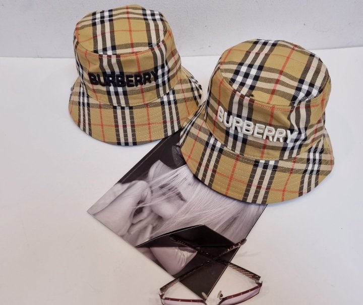 Burberry 버버리 자수 벙거지