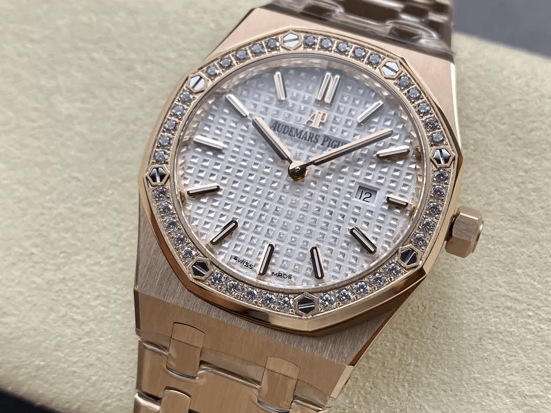 AUDEMARS PIGUET  오데마피게 로얄오크 흰판 금통 다이아 베젤 33mm 67651