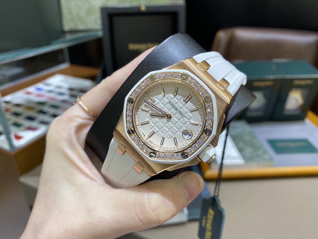 AUDEMARS PIGUET  오데마피게 로얄오크 옐골 금통 다이아베젤 러버밴드 37mm 57540