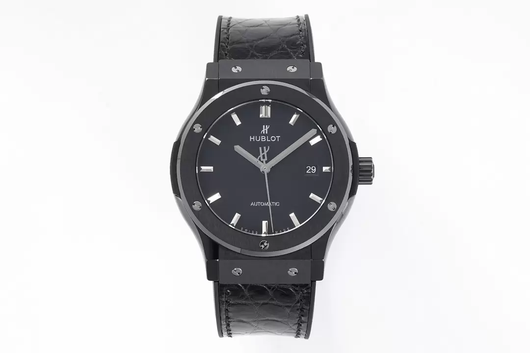 HUBLOT 위블로 클래식 퓨전 블랙 매직 42mm 542.CM.1770.RX