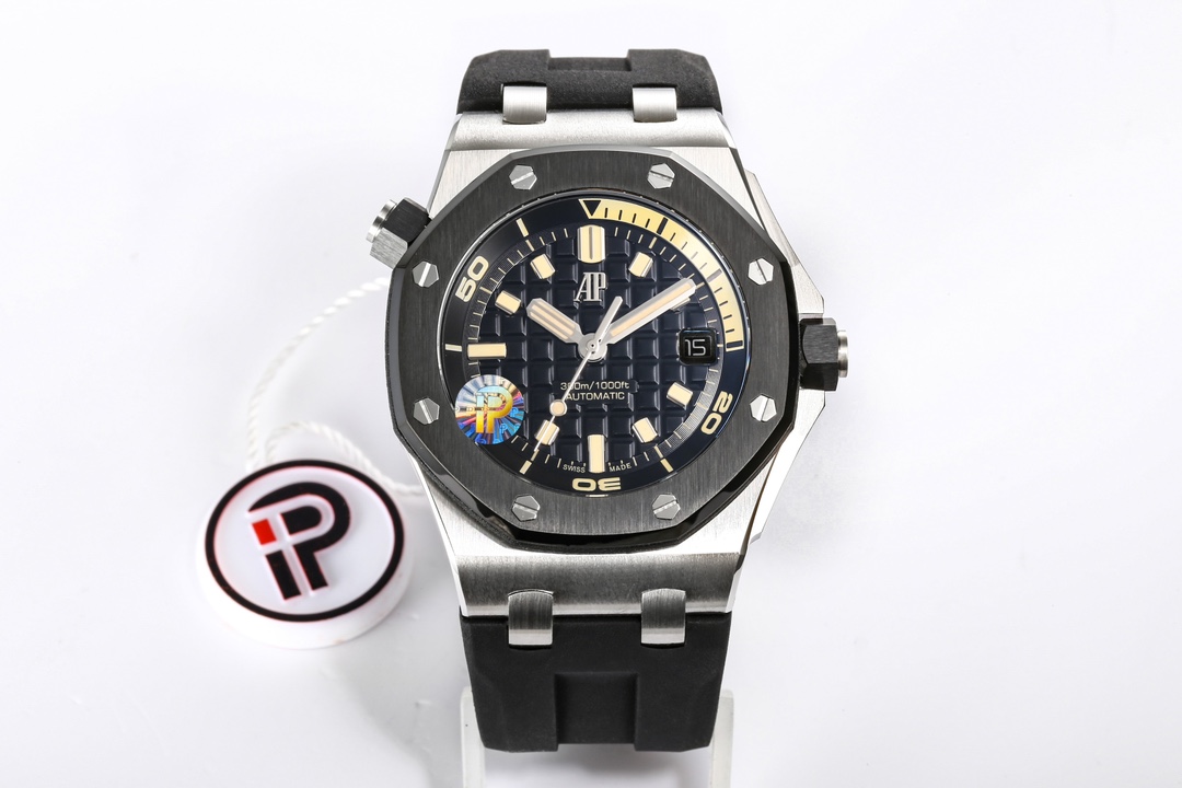 AUDEMARS PIGUET  오데마피게 로얄오크 오프쇼어 블루블랙 15720ST