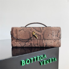 BOTTEGA VENETA 보테가베네타 안디아모 롱 핸들 클러치 크로스백 794945 2024/신상