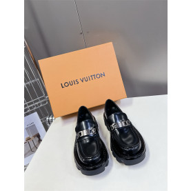 LOUIS VUITTON 루이비통 남여공용 로퍼 L39578-1 2024/신상 2COLOR