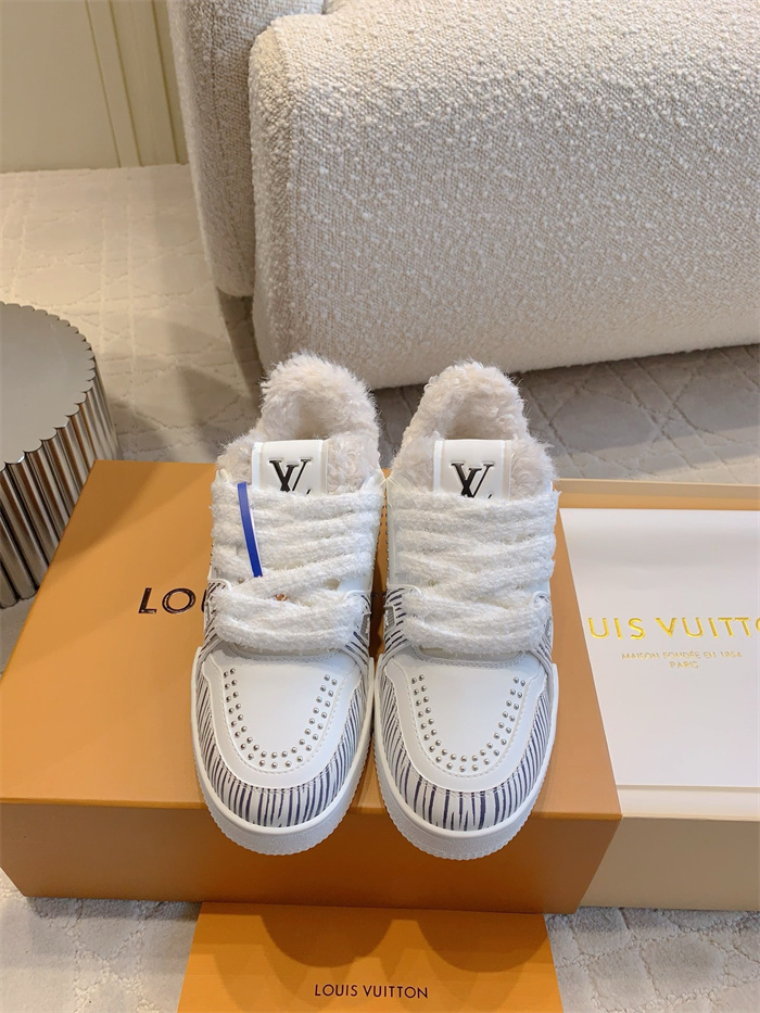 LOUIS VUITTON 루이비통 남여공용 스니커즈 L94229-1 2024/신상 2COLOR