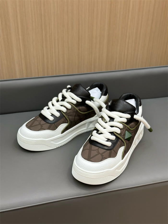 VALENTINO 발렌티노 남여공용 스니커즈 V76759-2 2024/신상