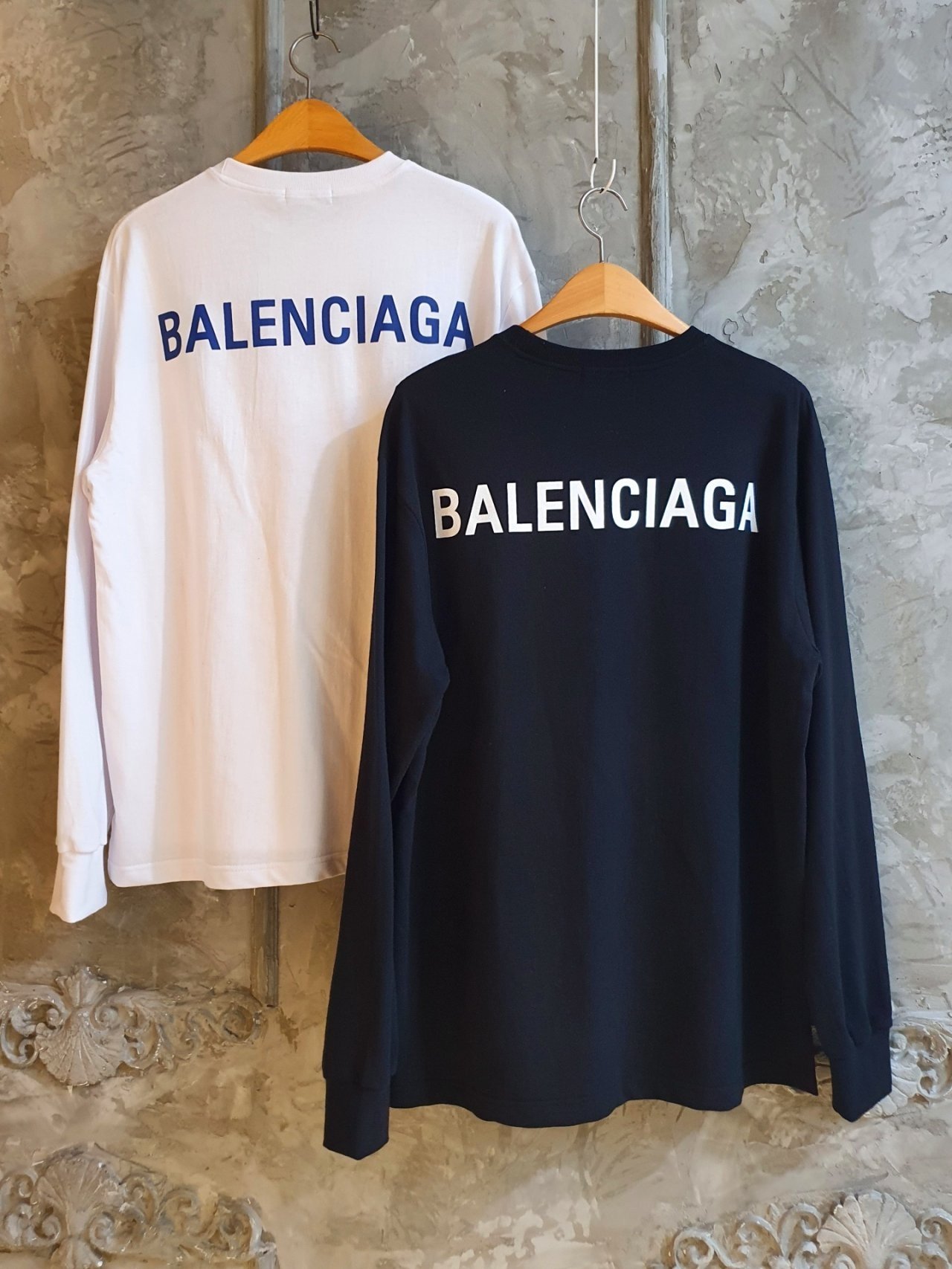 BALENCIAGA 발렌시아가 로고 옆트임 긴팔