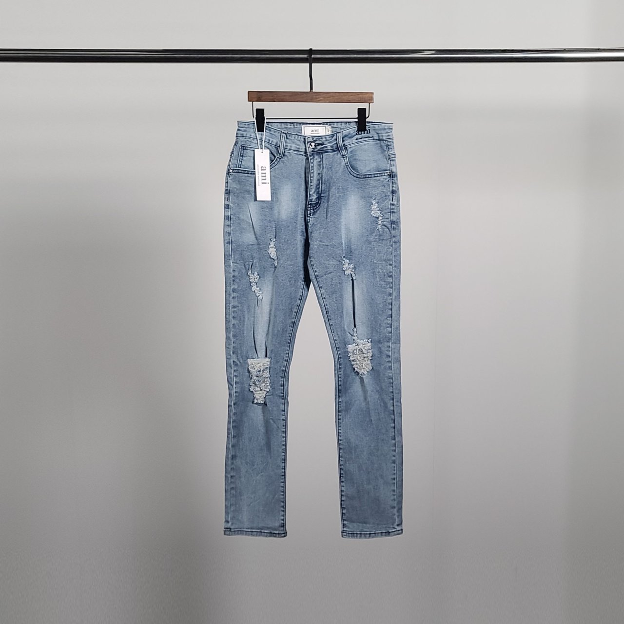AMI 아미 레드하트 데미지 청바지