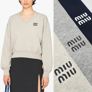●10월 판매 7위● MIUMIU 미우미우 영문로고 브이넥 맨투맨