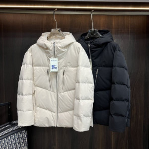 BURBERRY 버버리 시그니처 자수 지퍼 다운 패딩