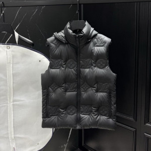 LOUIS VUITTON 루이비통 엠보 다운 베스트