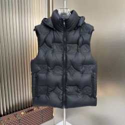 LOUIS VUITTON 루이비통 모노그램 퀄티드 후디드 패딩 조끼