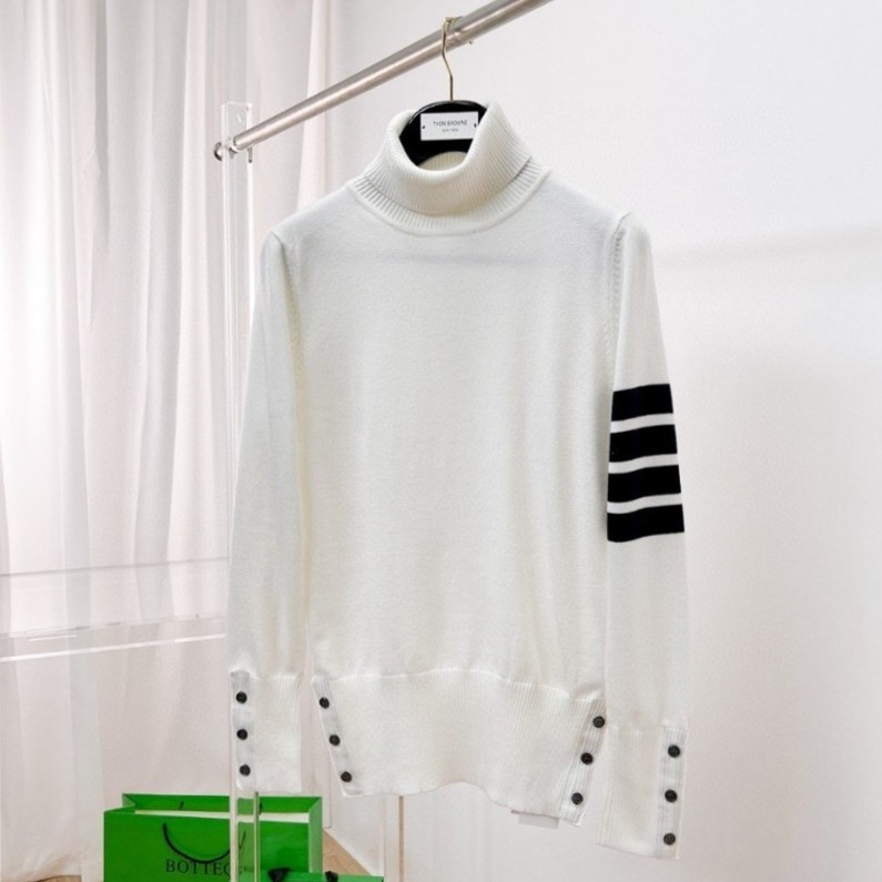 THOM BROWNE 톰브라운 사선3버튼 울 터틀넥 3COLOR