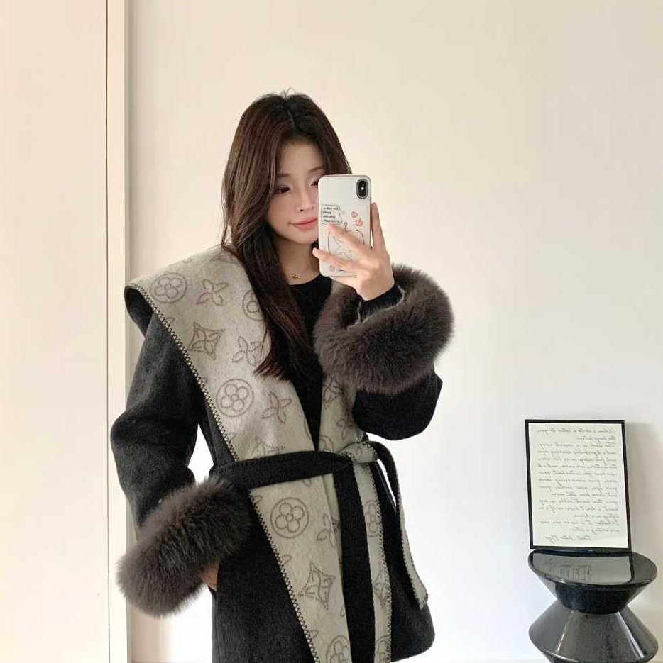 LOUIS VUITTON 루이비통 후드 리버시블 코트 2COLOR