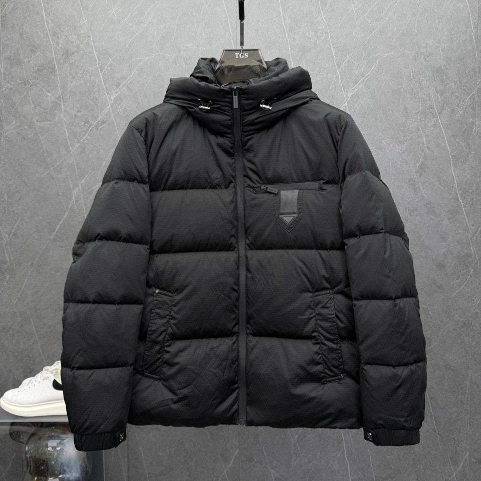 PRADA 프라다 파리스 트라이앵글 탭 후드 다운 자켓