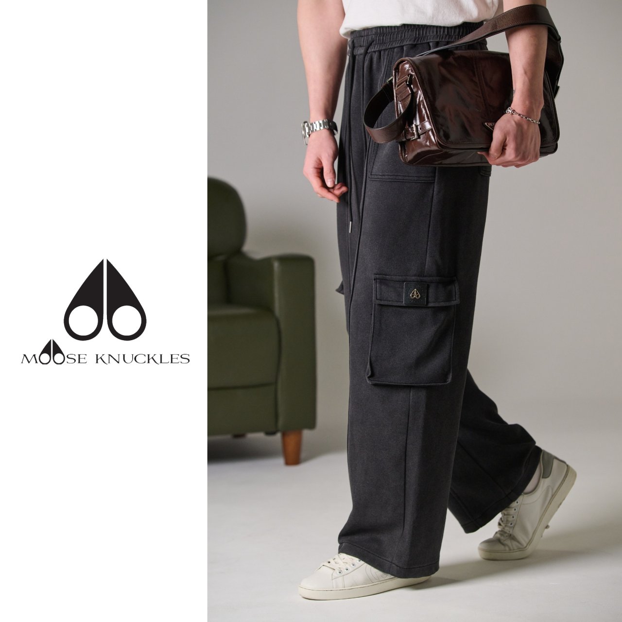 MOOSE KNUCKLES 무스너클 피그먼트 워싱 와이드 카고팬츠 트레이닝 하의 2COLOR