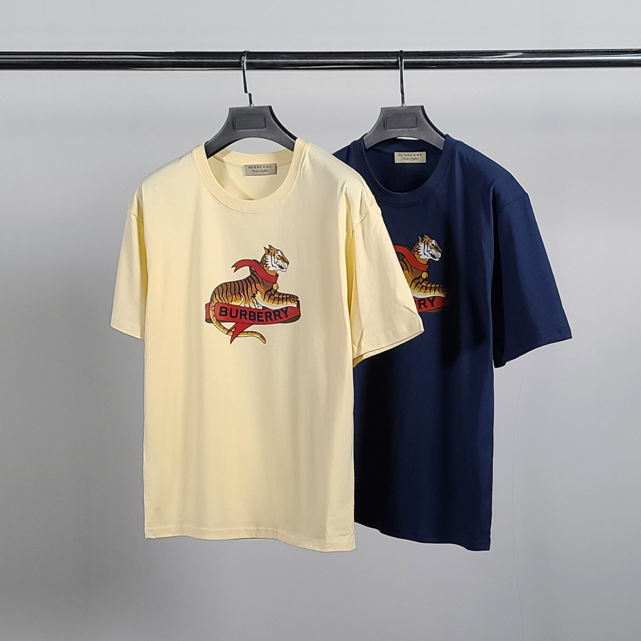 BURBERRY 버버리 타이거프린팅 코튼 반팔티
